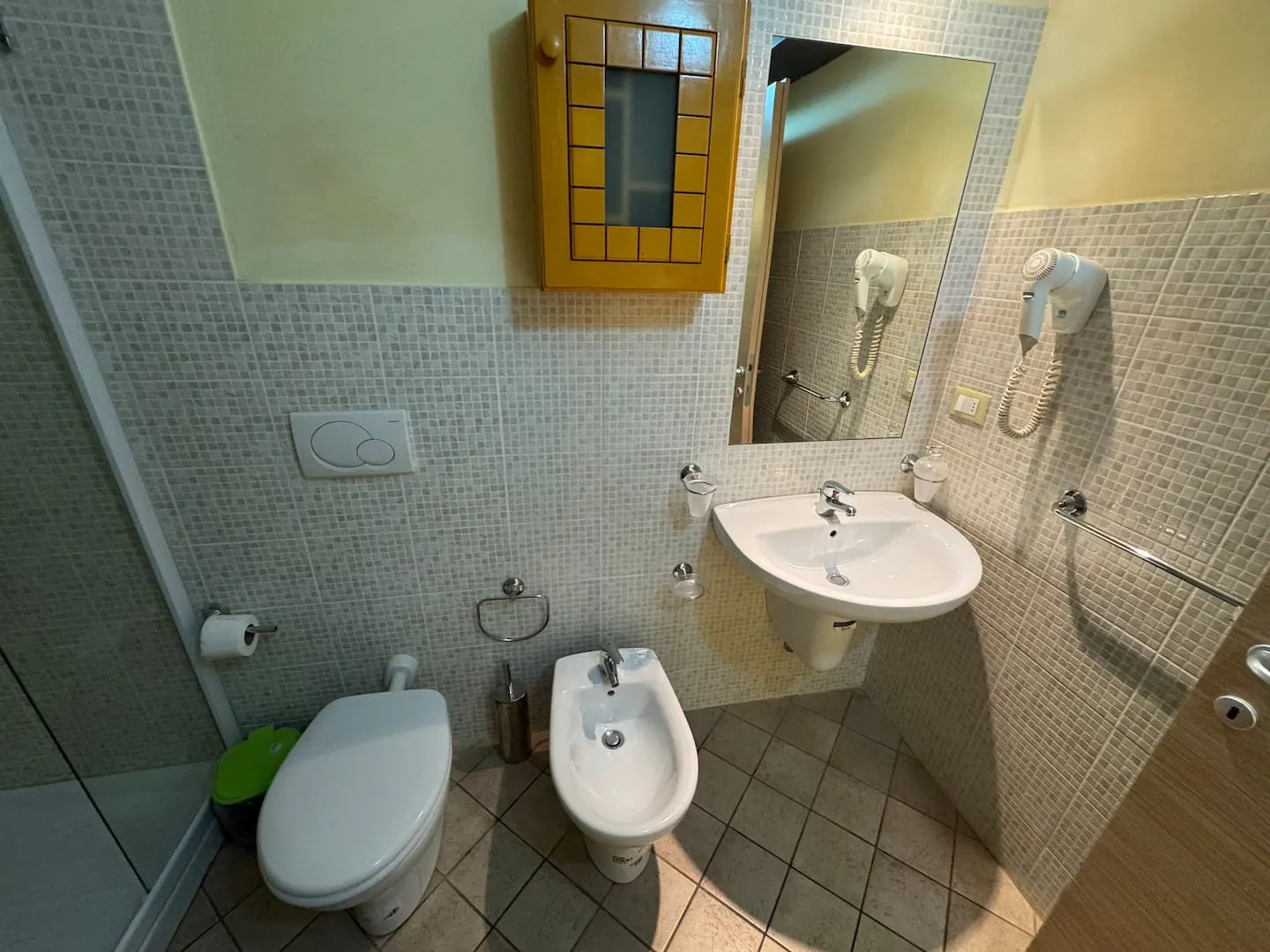 Holiday Properties Prestige2 (Wifi) — Full bathroom