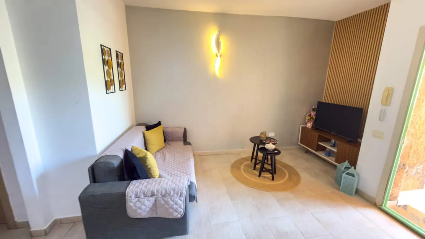 InkHouse C02 — Living room