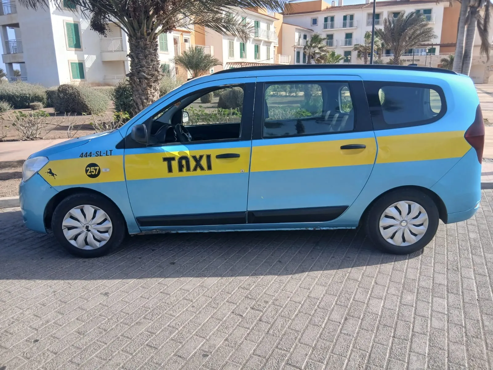 Elvis Taxi taxi on Sal