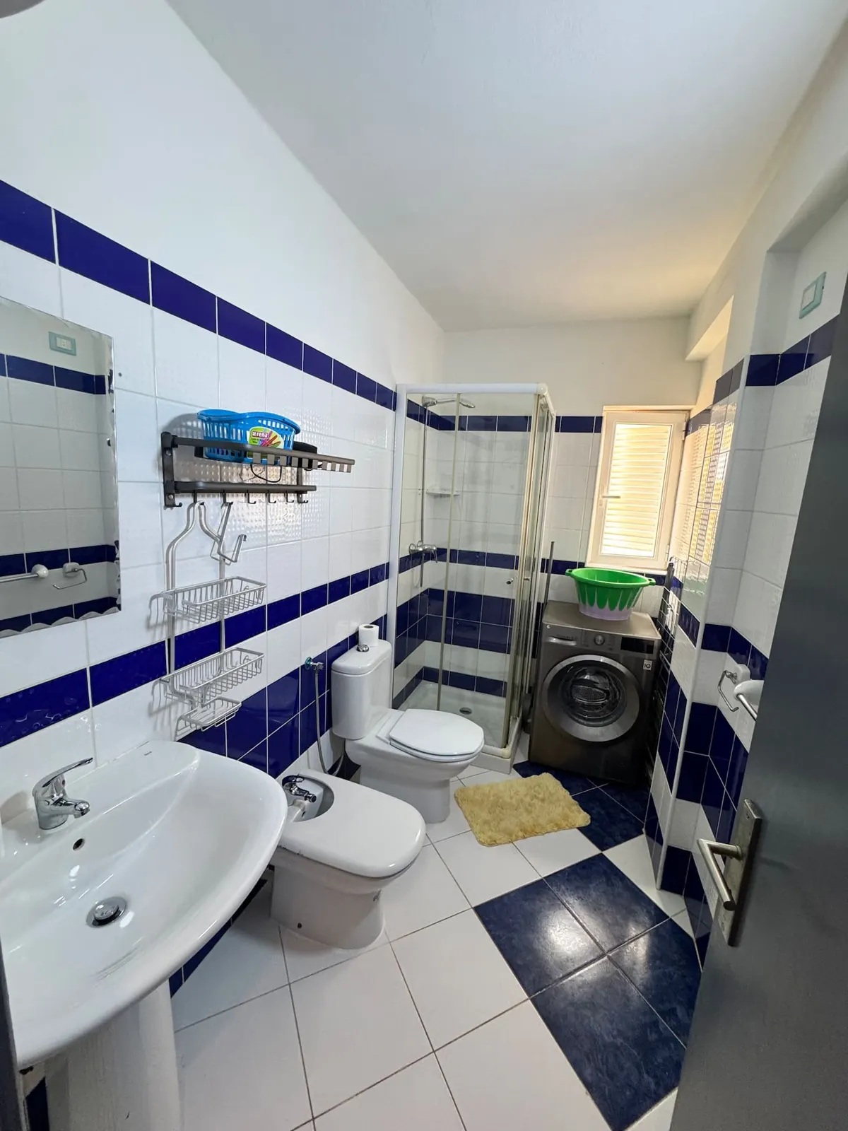 Holiday Properties Ca' Almeida — Full bathroom