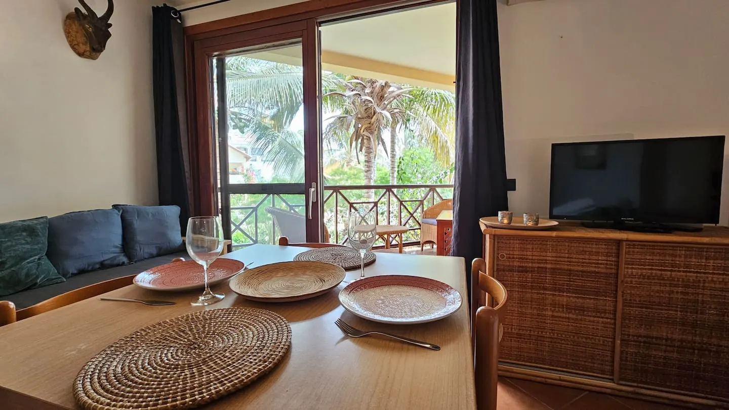 Lovely Studio in Porto Antigo 2, Pool, Wifi 1.Line — Dining area