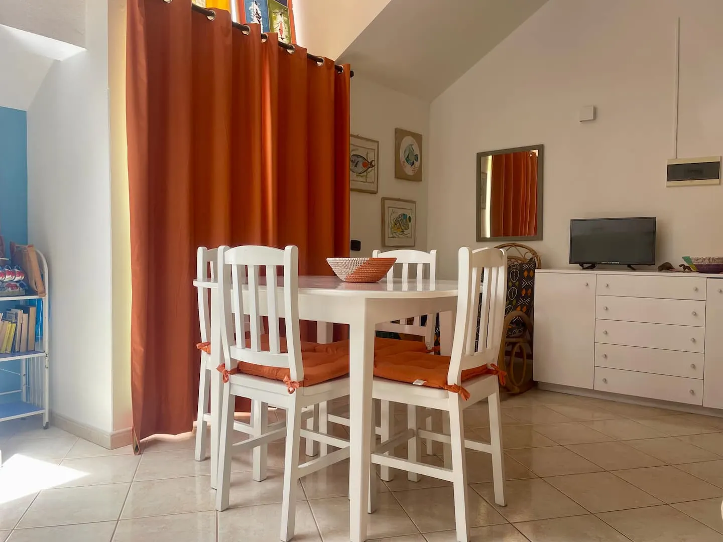 Casetta Alida | Bright Central Loft A/C & Starlink — Dining area