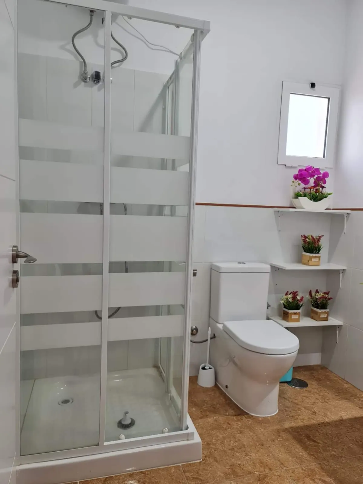 Franmay 8: One-bedroom Penthouse with terrace — Full bathroom