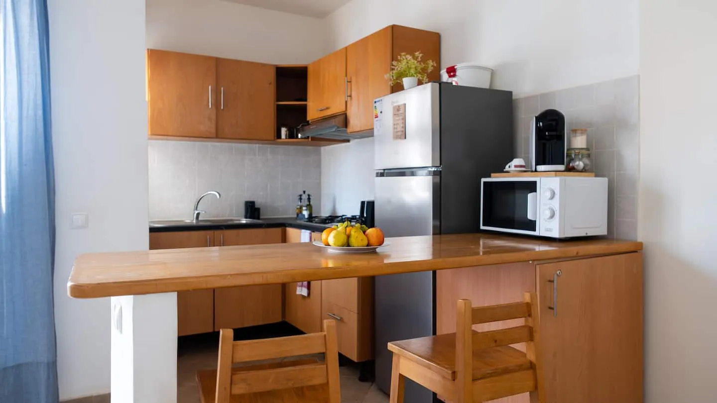 Coconut Houses- 3min beach- AC-SmartTV- Wash Machi — Full kitchen