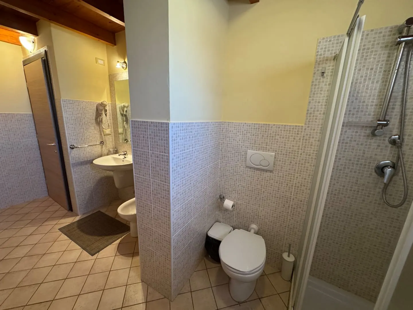 Holiday Properties Prestige Penthouse (Wi-Fi) — Full bathroom