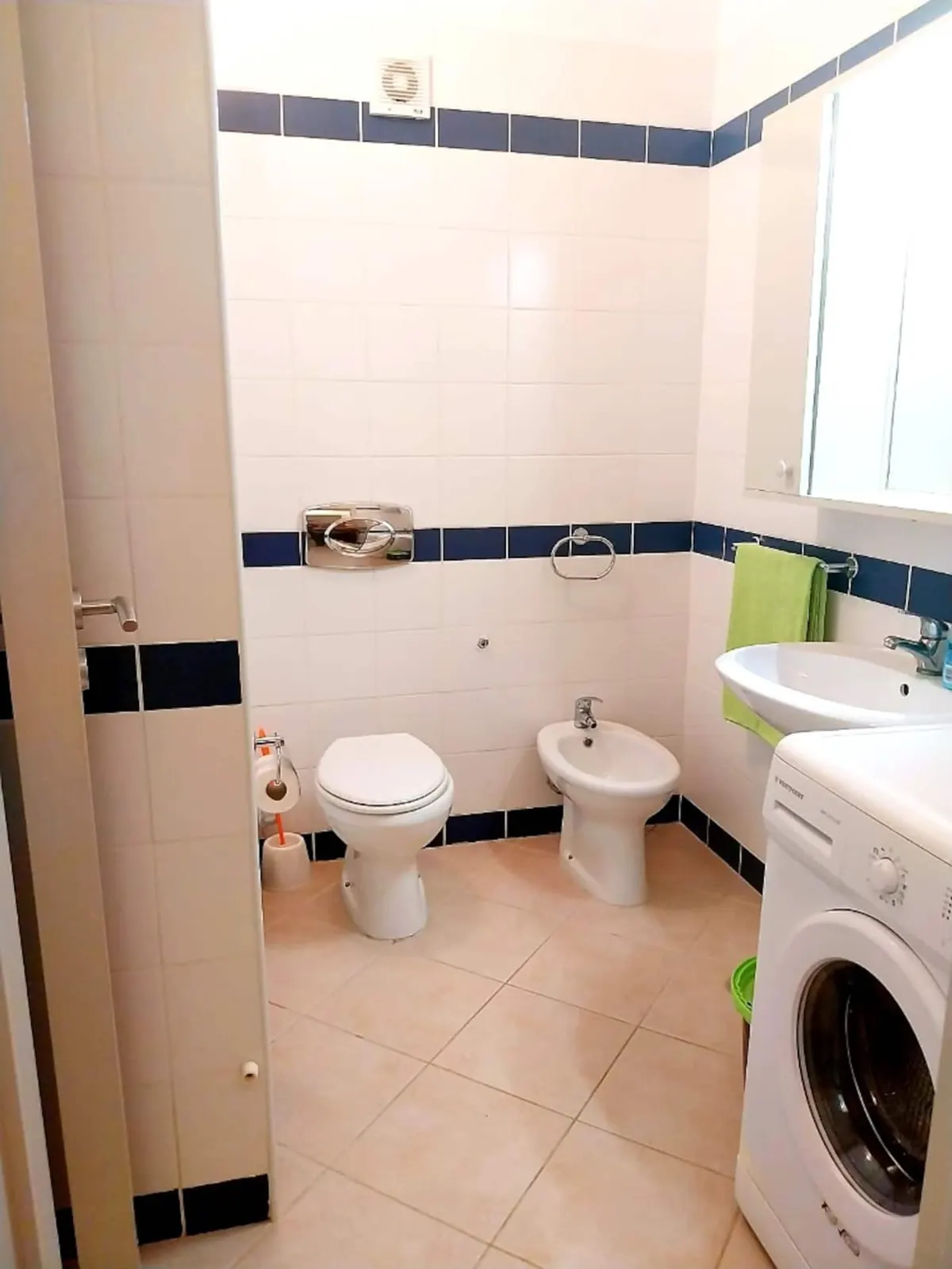 Leme apartment by the sea — Full bathroom