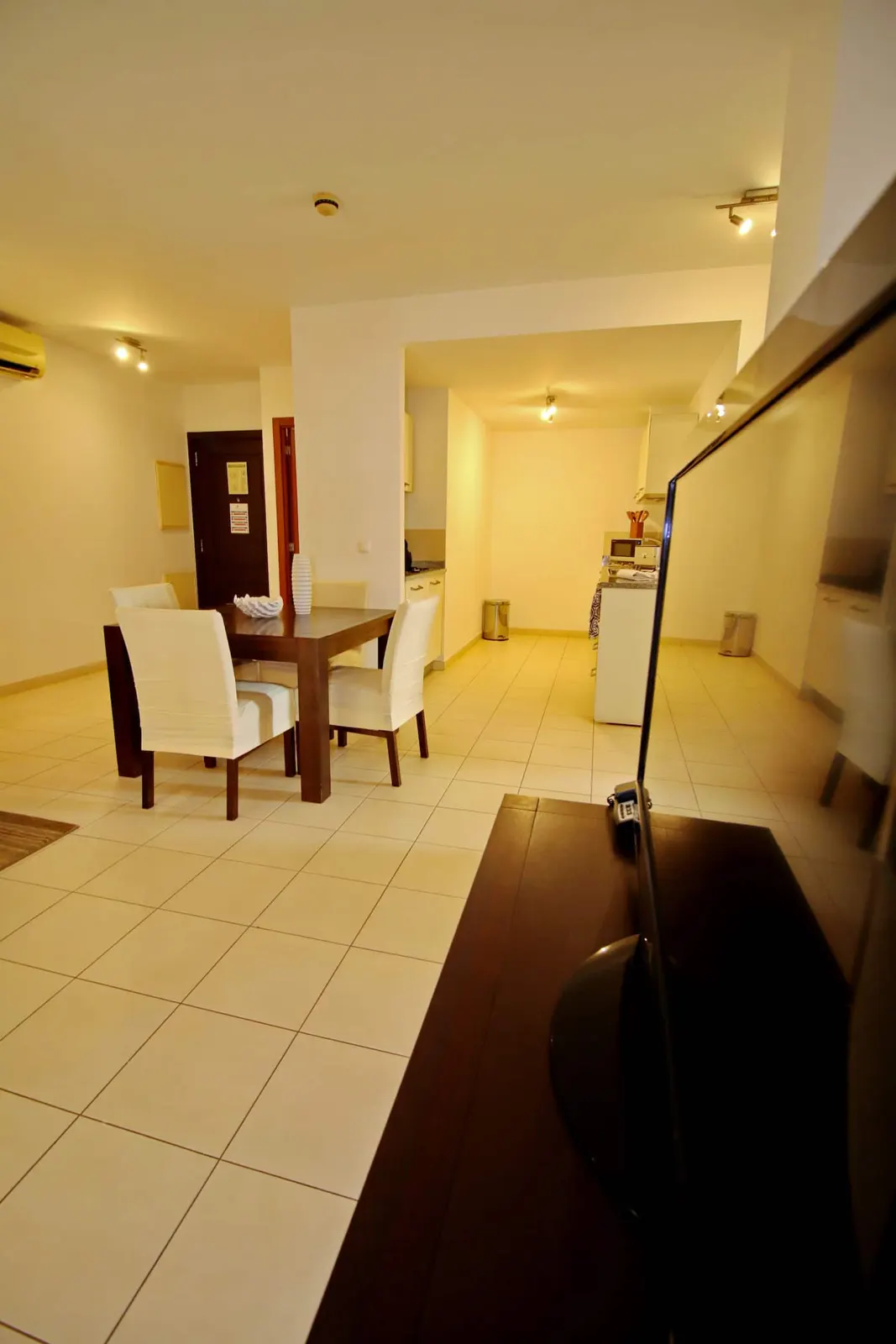 Ground Floor Apartment@MeliaTortuga Resort S.Maria — Dining area