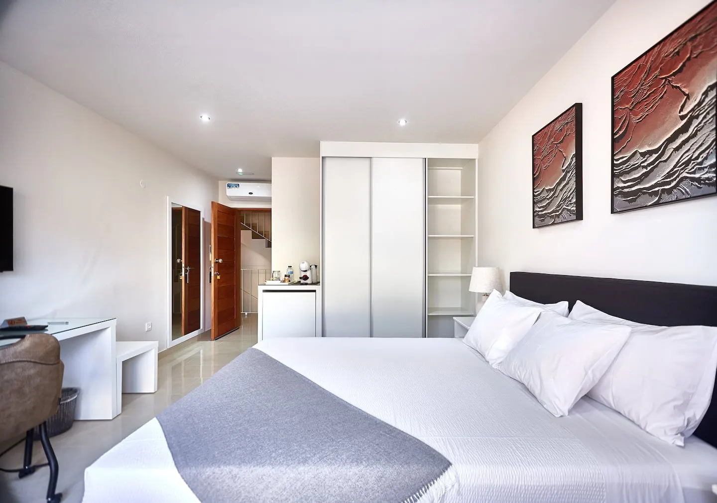 Cam's Suites 101 — Bedroom