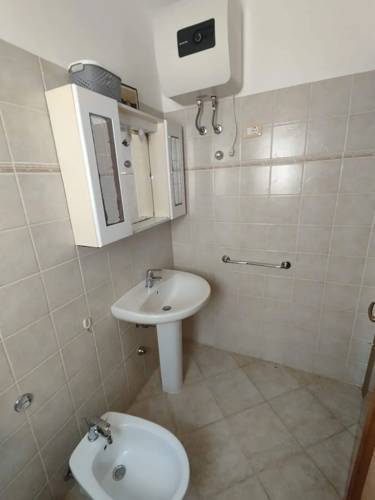 Holiday Properties Sea View Apartment — Full bathroom