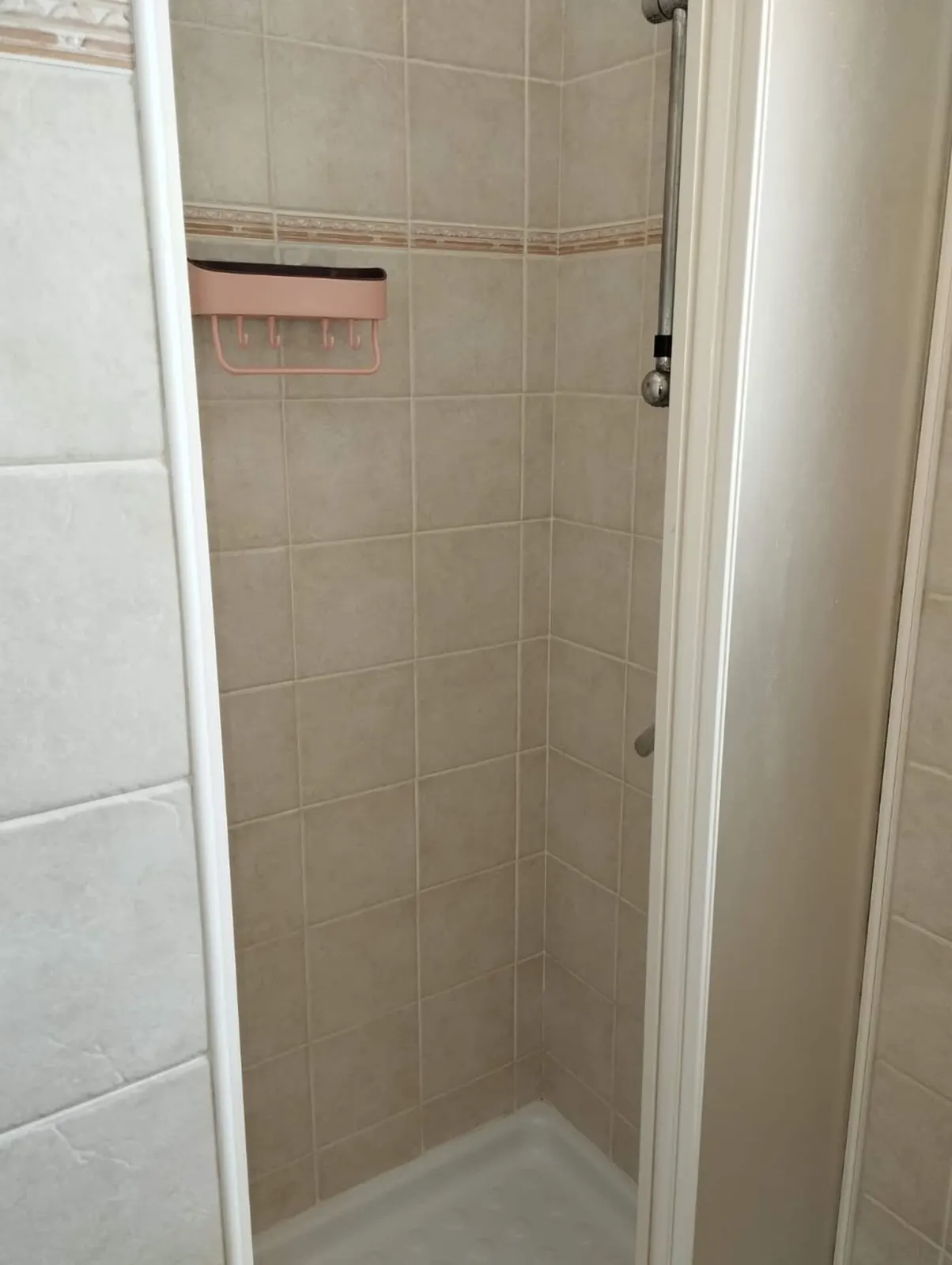 Holiday Properties Sea View Apartment — Full bathroom