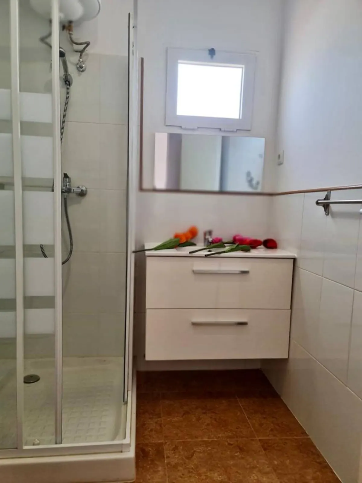 Franmay 4: Two-Bedroom Apartment with Terrace — Full bathroom