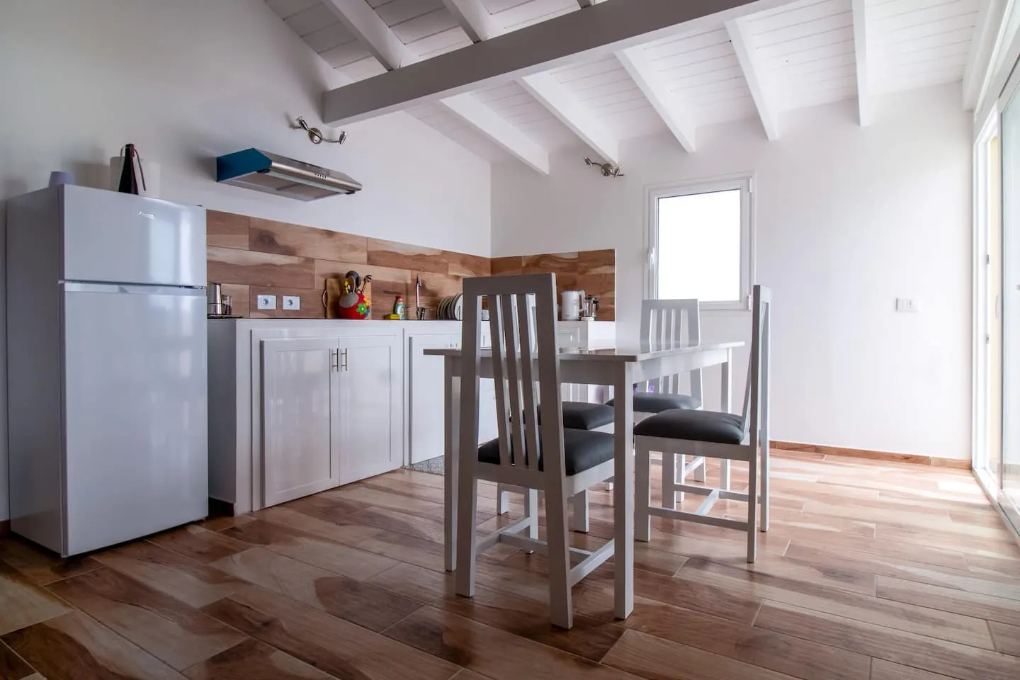 Oceanfront in Centre — Full kitchen