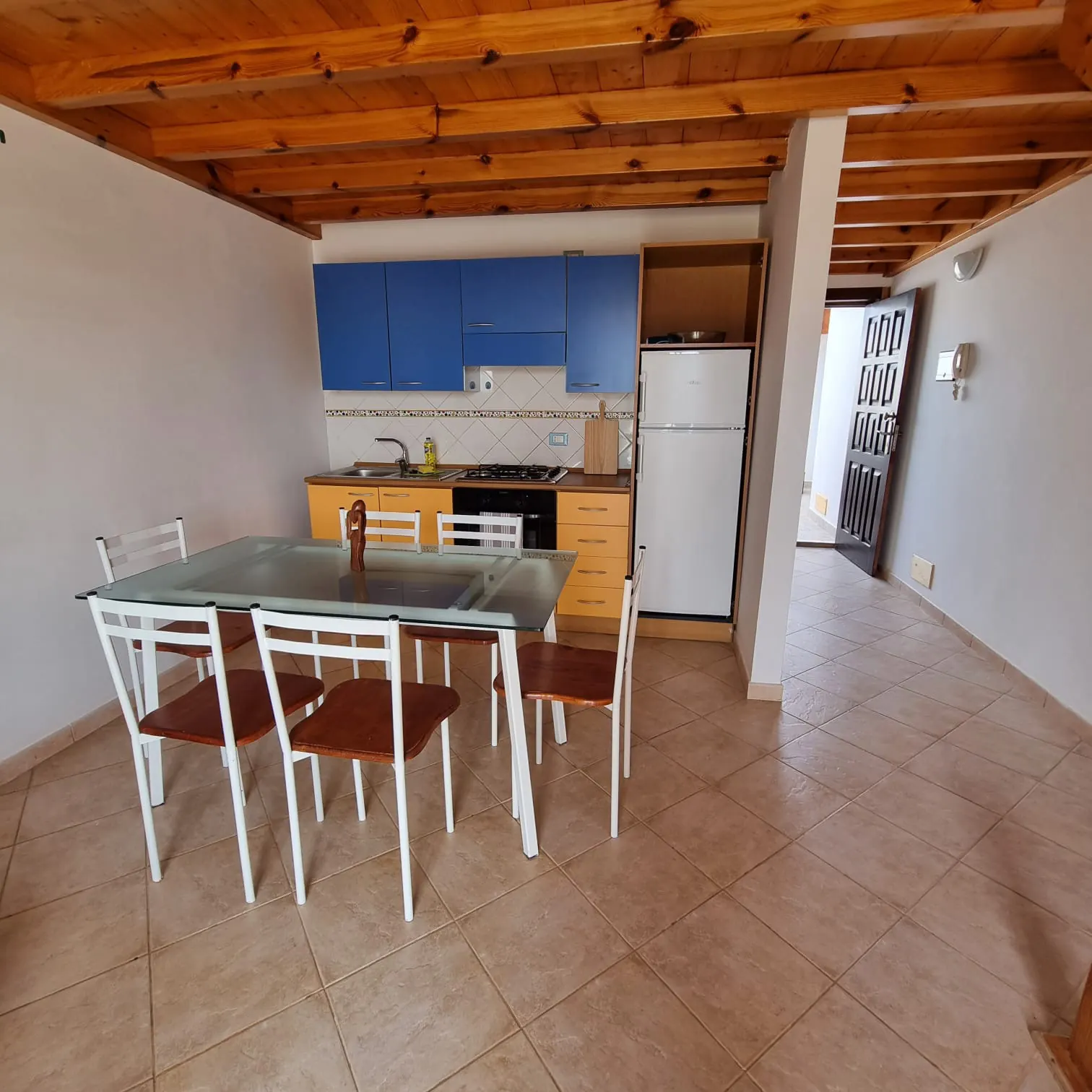 Santo Antão — kitchen & dining table