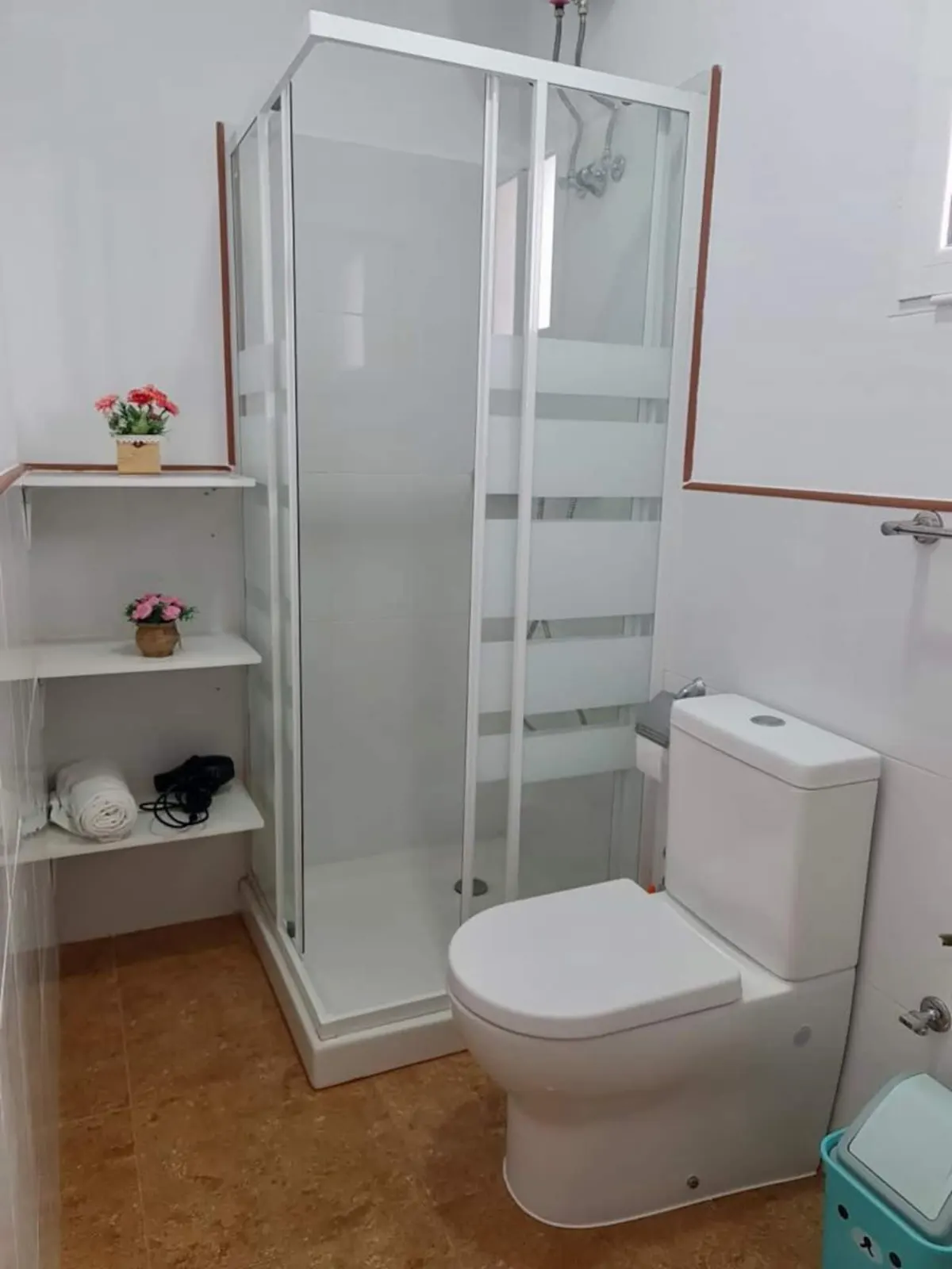 Franmay 9: One-bedroom Penthouse with terrace — Full bathroom