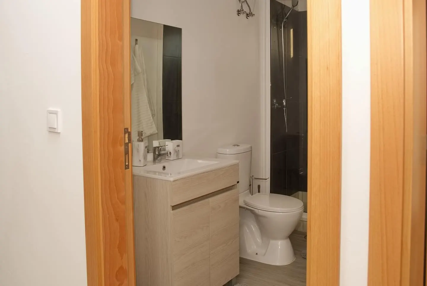 Comfort and Peace — Full bathroom 1