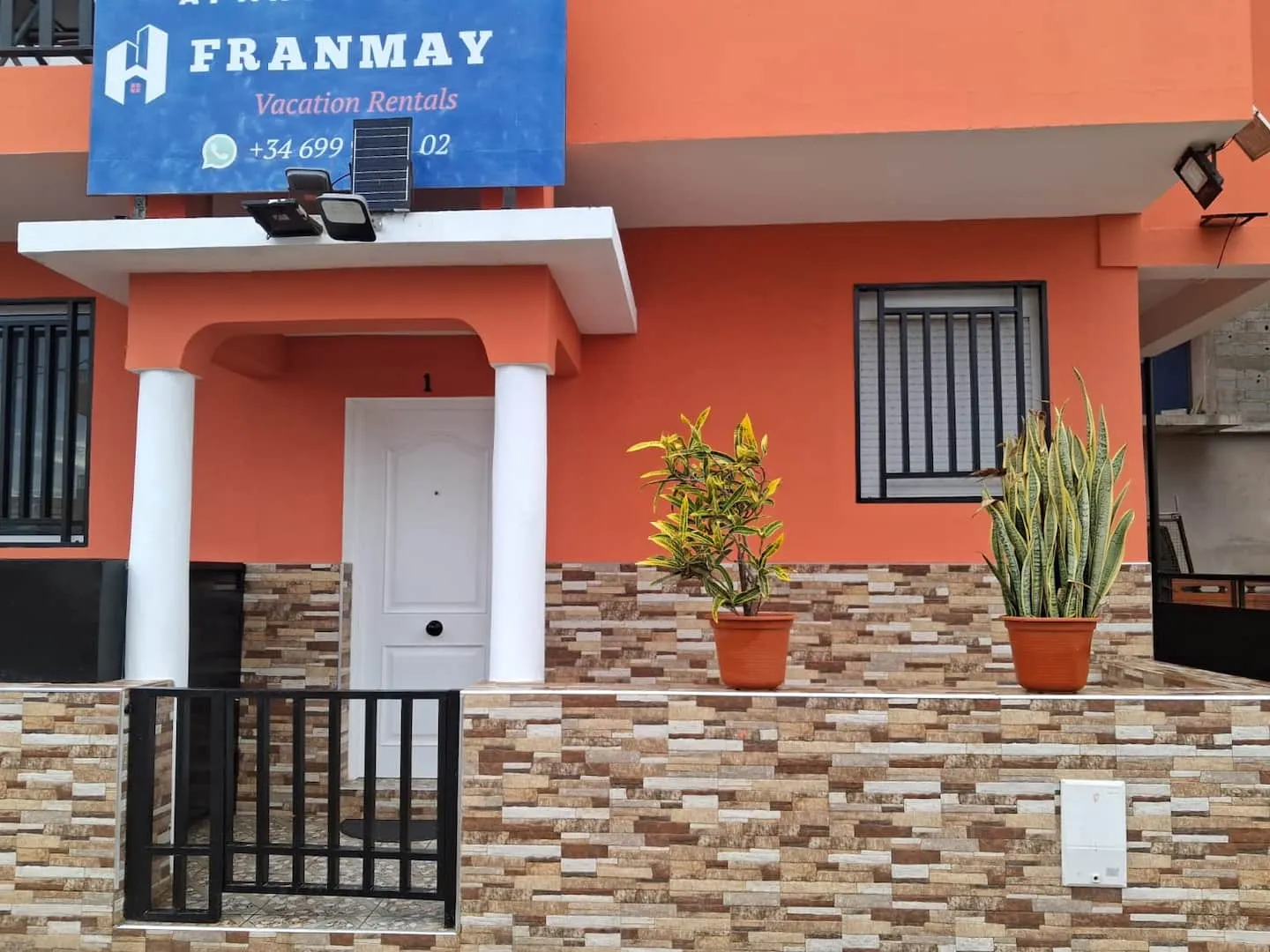Franmay 1: One-bedroom apartment — Exterior