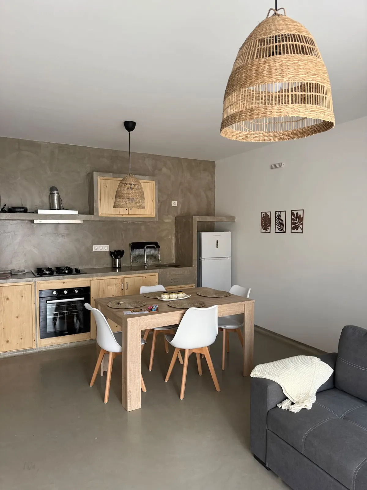 Modern Apartment with Terrace, fast wifi &elevator — Full kitchen