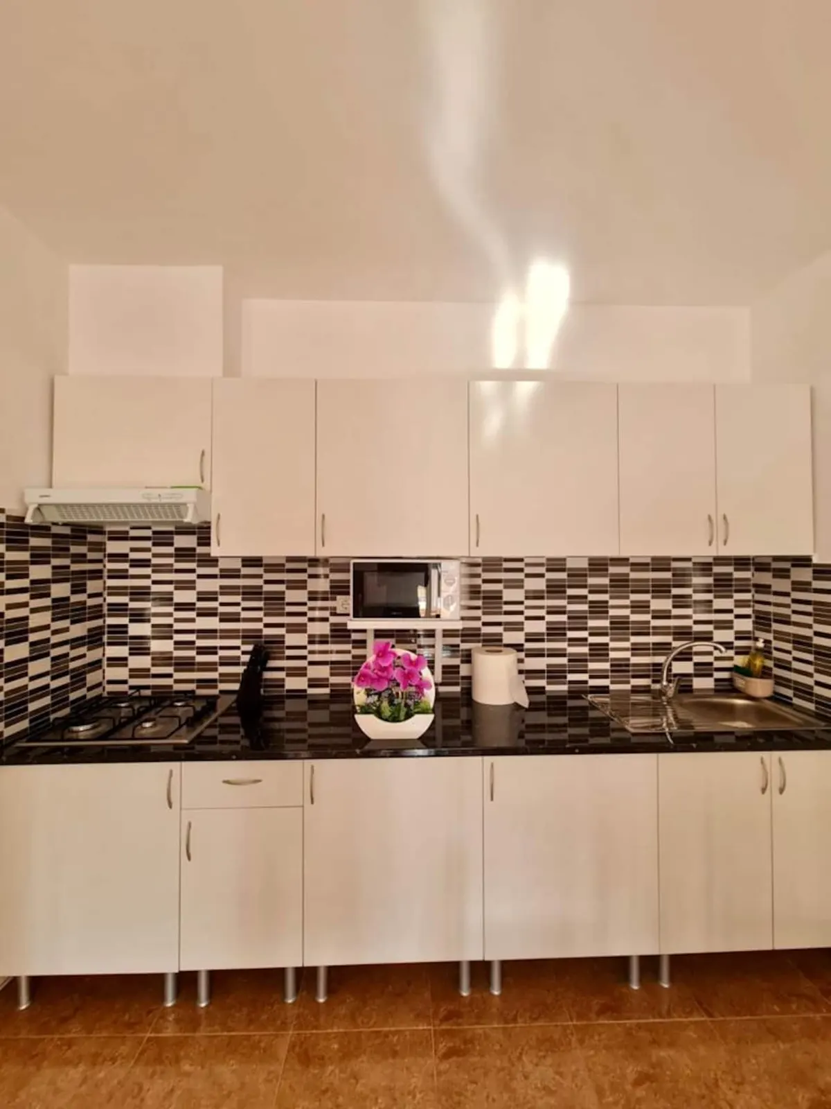 Franmay 4: Two-Bedroom Apartment with Terrace — Full kitchen