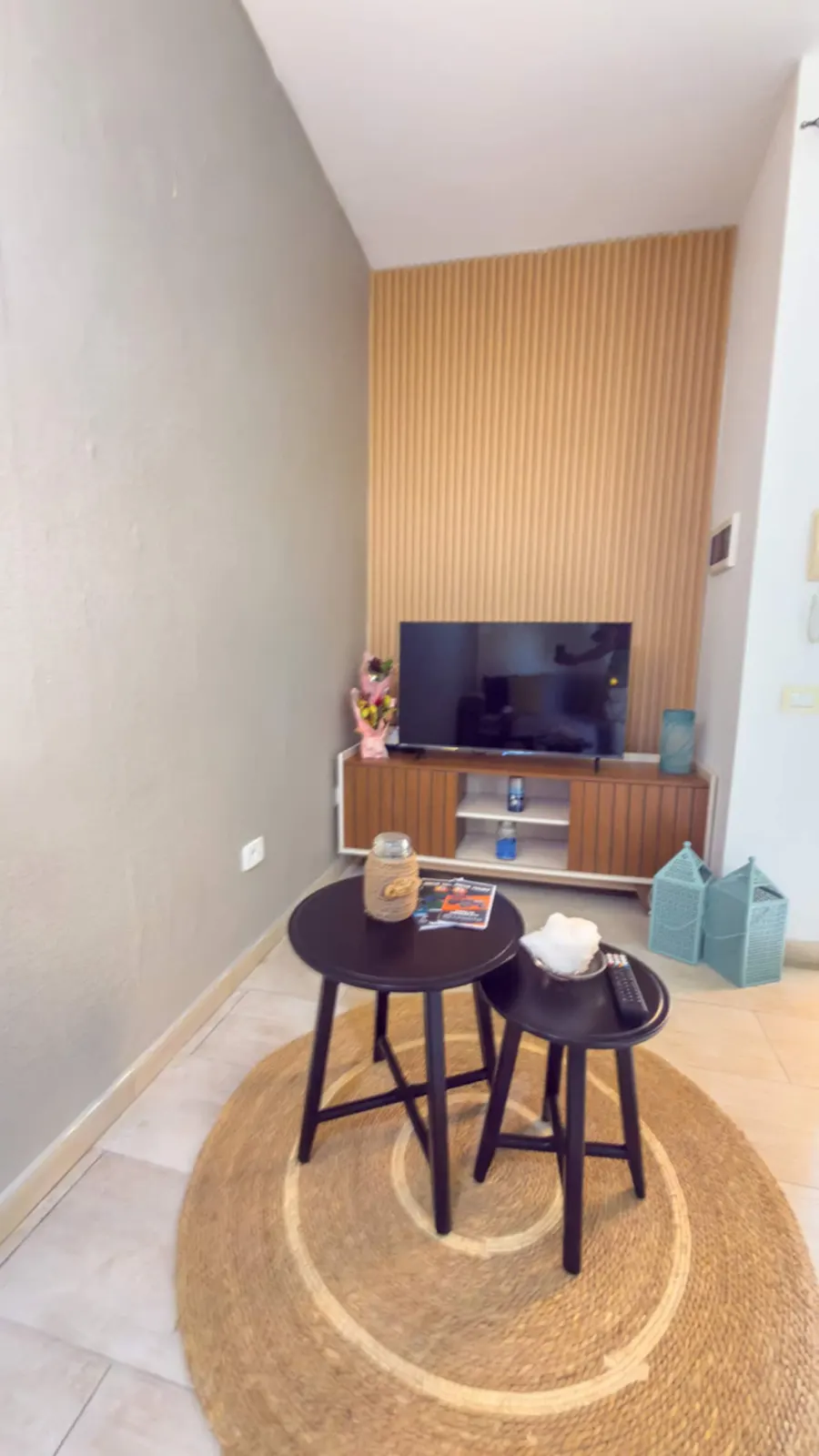 InkHouse C02 — Living room