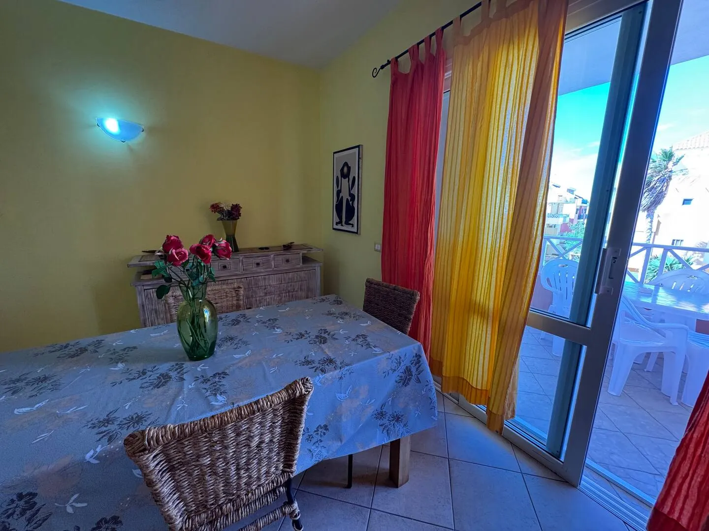 Holiday Properties Prestige2 (Wifi) — Dining area