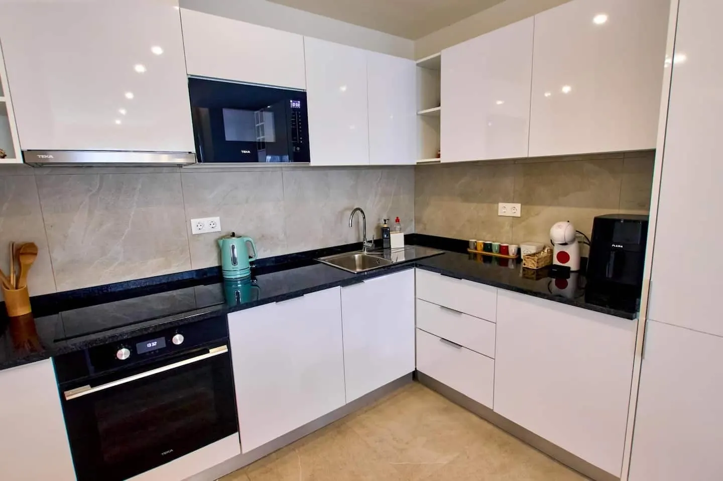 Refugio Sal — Full kitchen