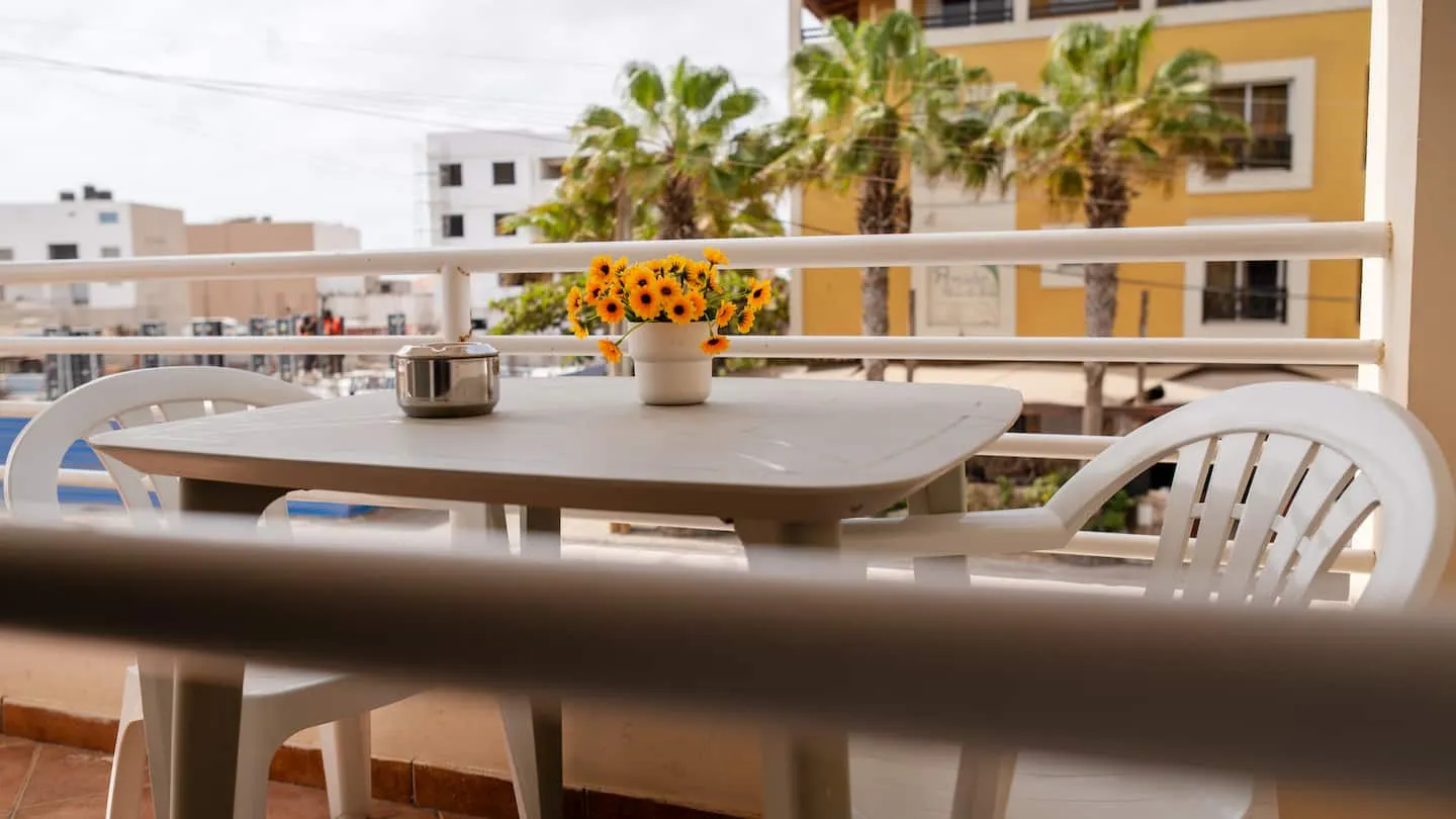 Coconut Houses Big 2 Room- 3min beach- AC- SmartTV — Balcony