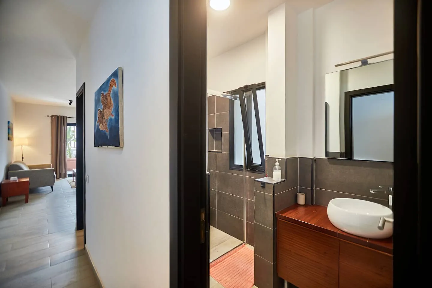 Modern escape near main street — Full bathroom
