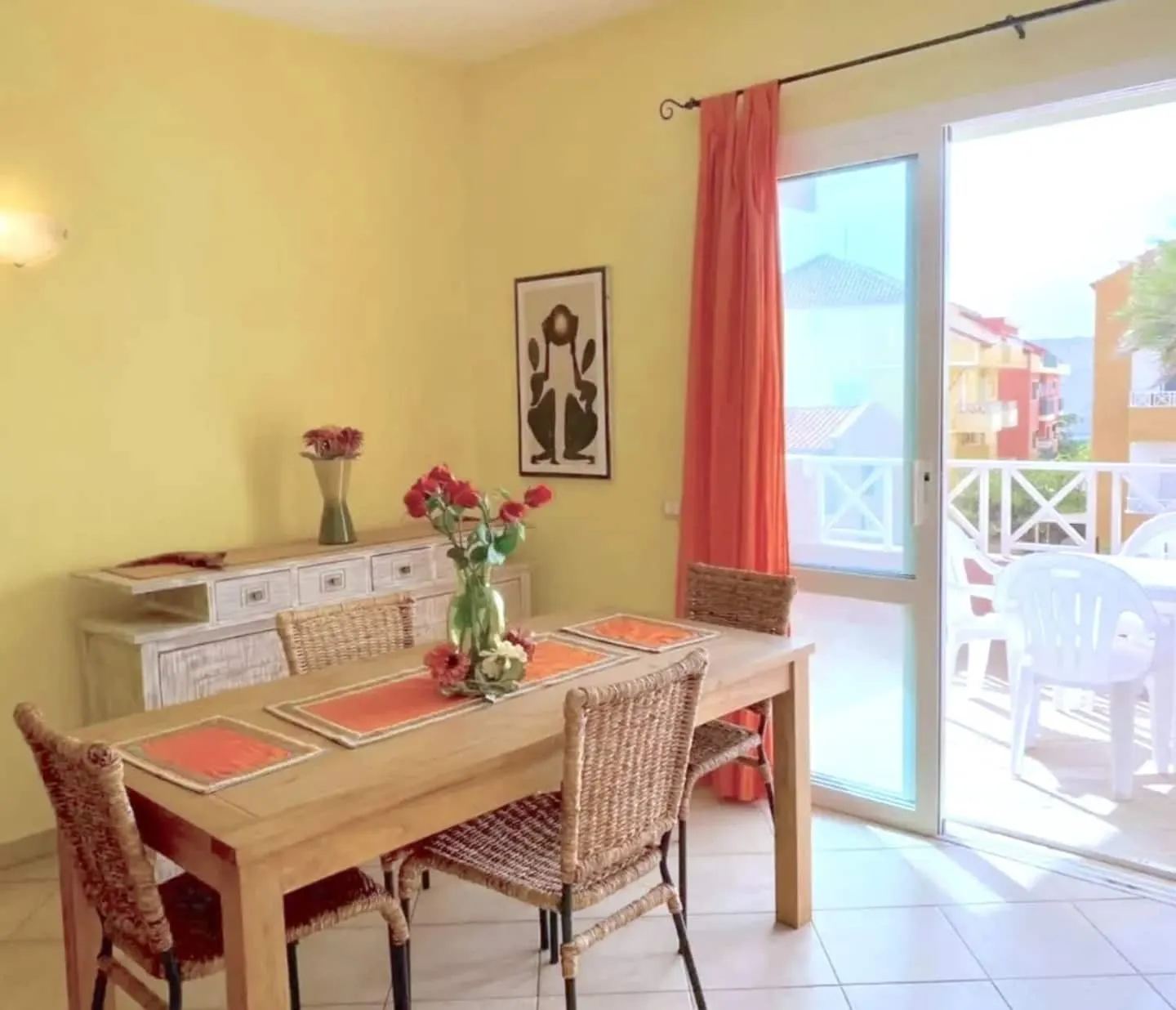 Holiday Properties Prestige2 (Wifi) — Dining area
