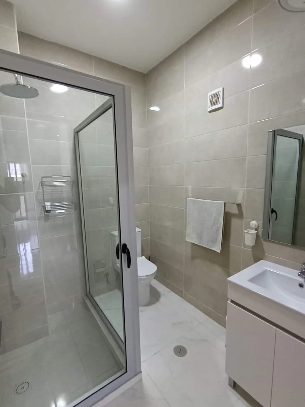 Casa Brothers no. 1 — Full bathroom