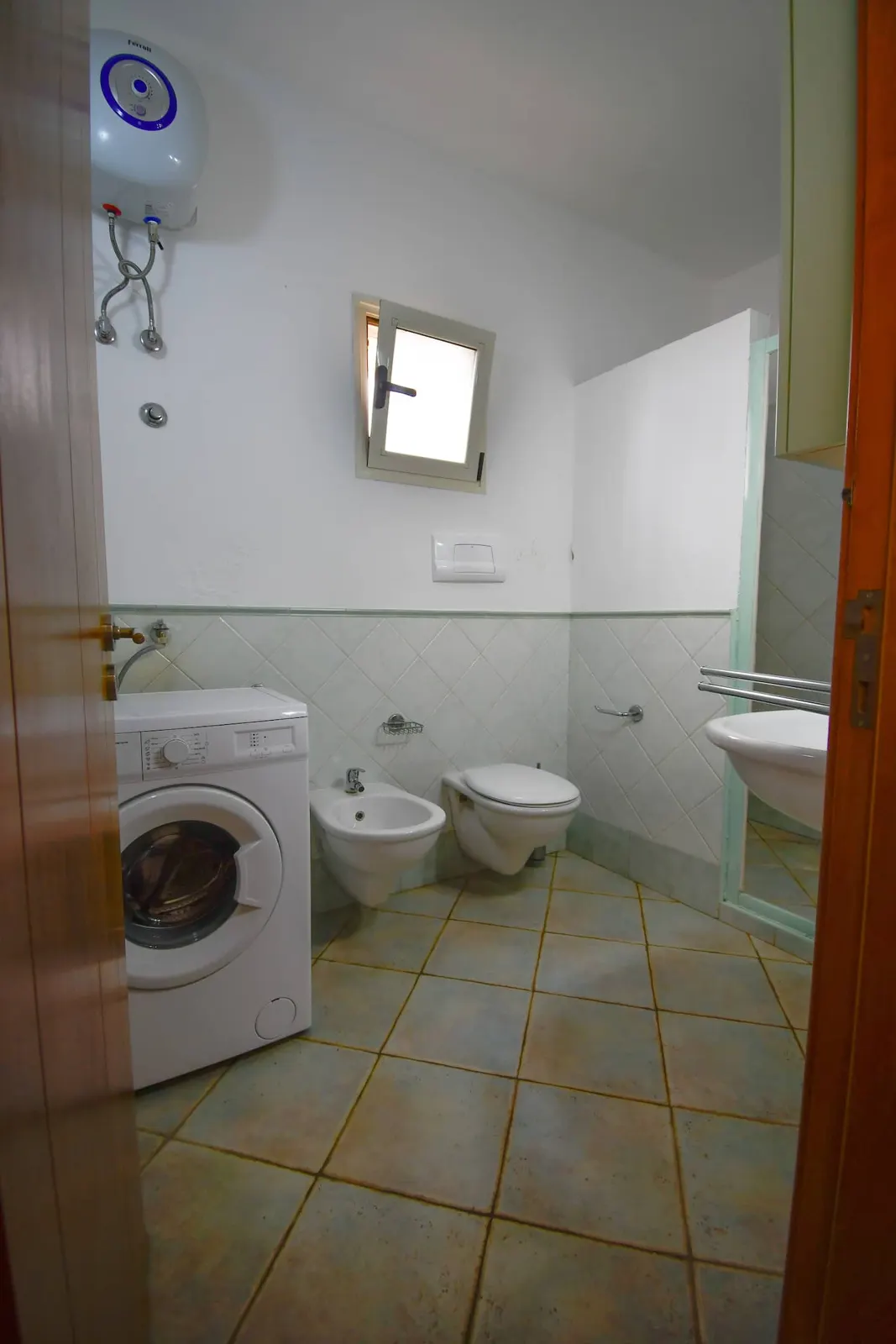 Ocean View Apartment — Full bathroom