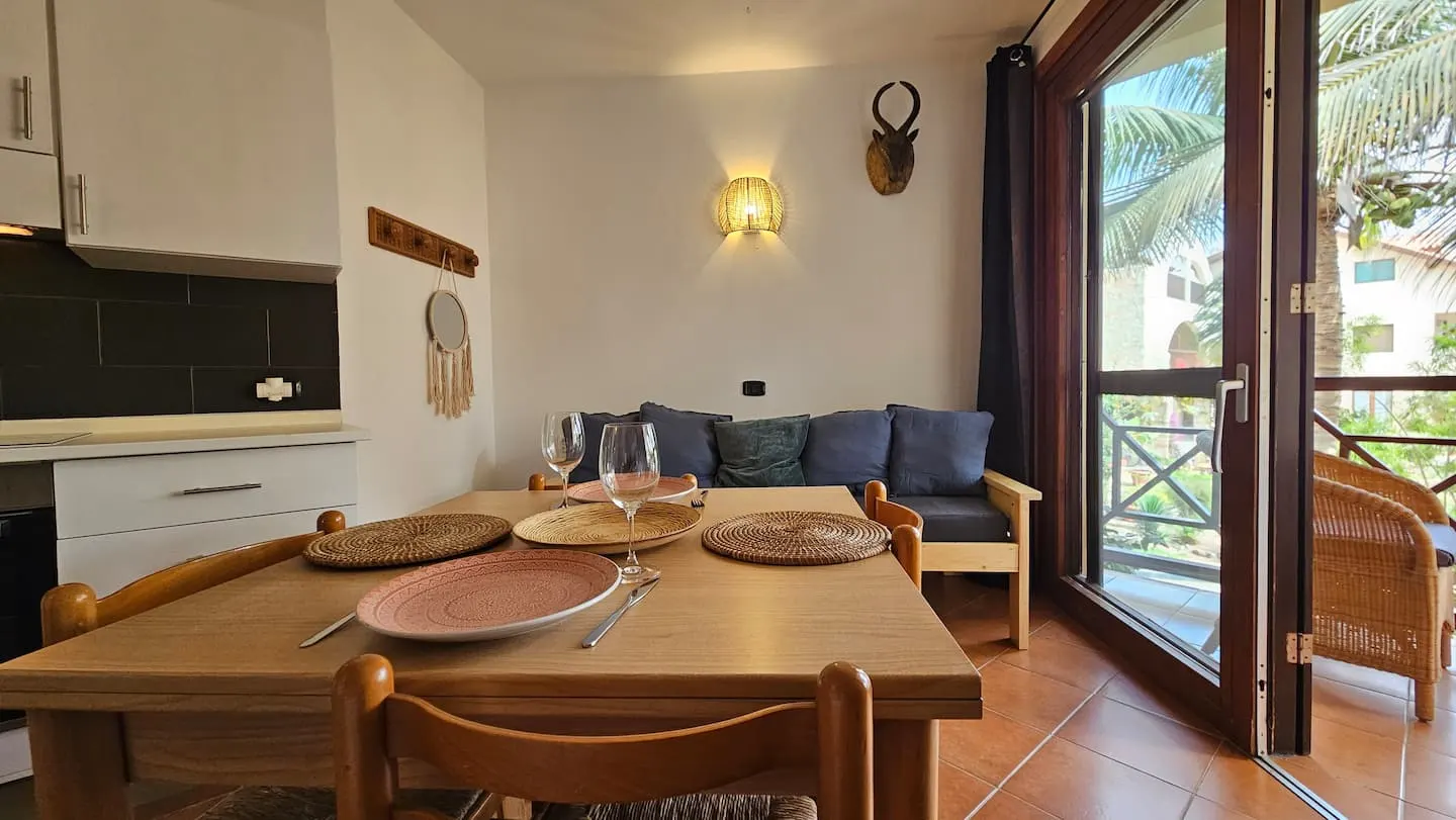 Lovely Studio in Porto Antigo 2, Pool, Wifi 1.Line — Dining area