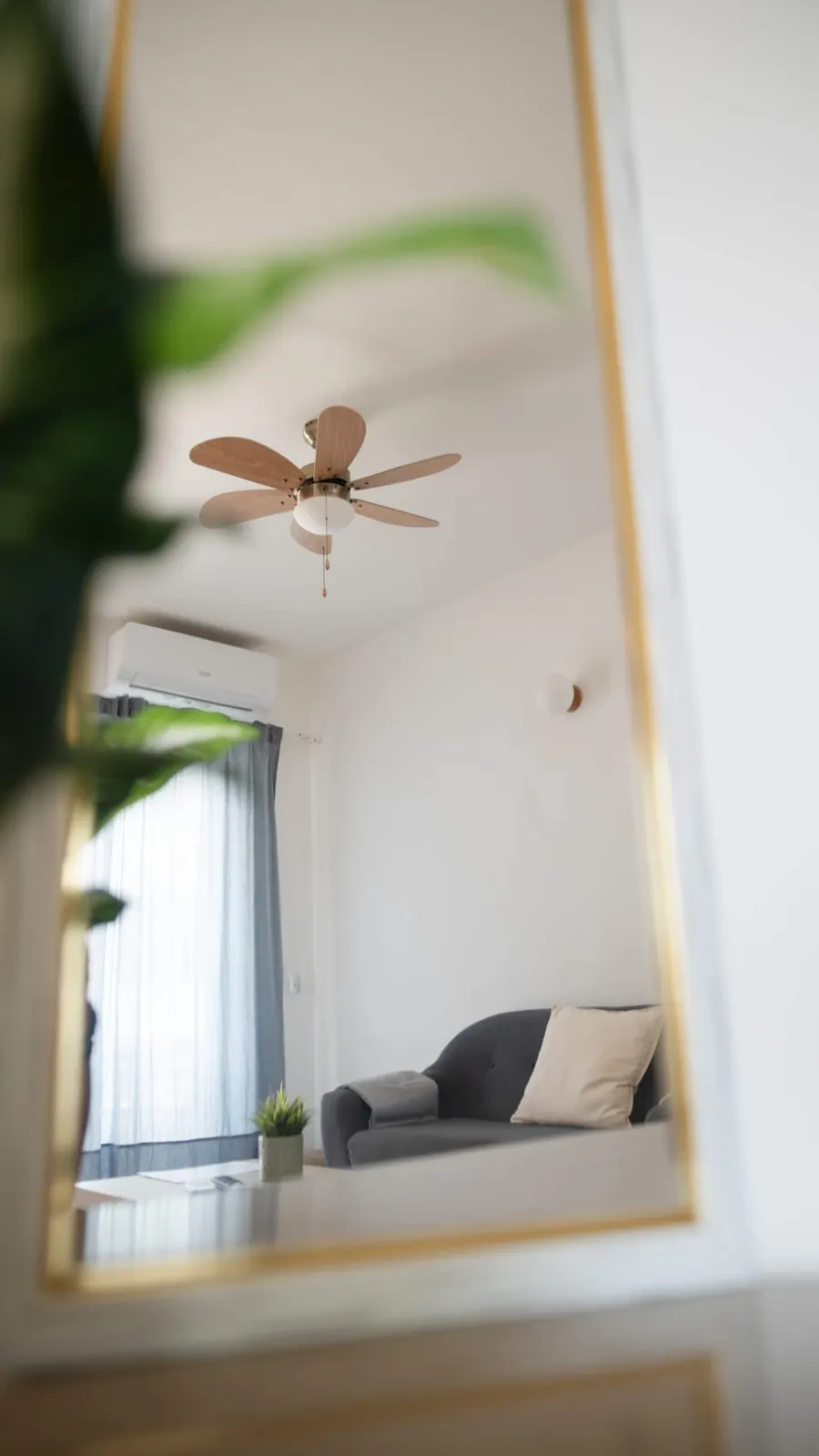 Coconut Houses- 3min beach- AC-SmartTV- Wash Machi — Living room