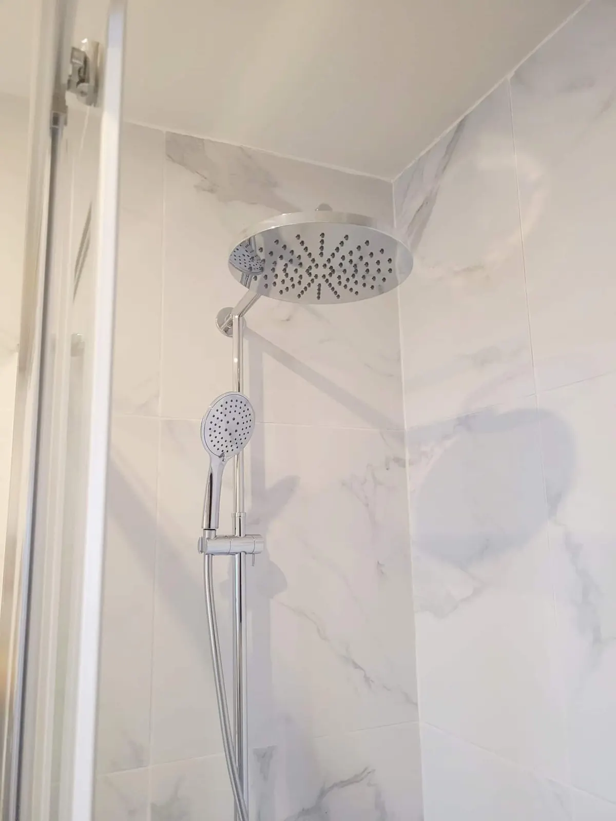Luxury Lux • Rooftop pool • 15 meters from beach — Full bathroom