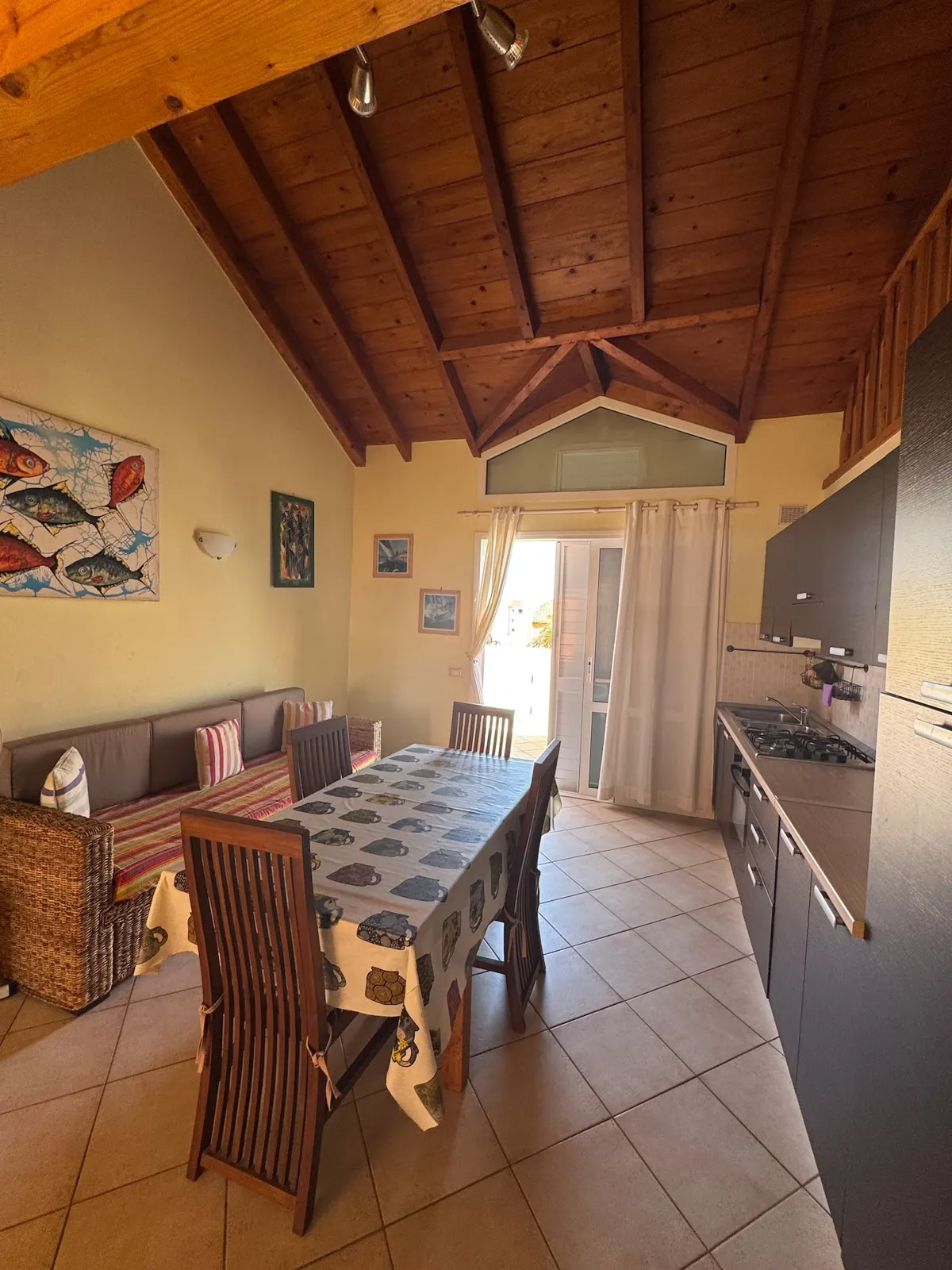 Holiday Properties Prestige Penthouse (Wi-Fi) — Living room