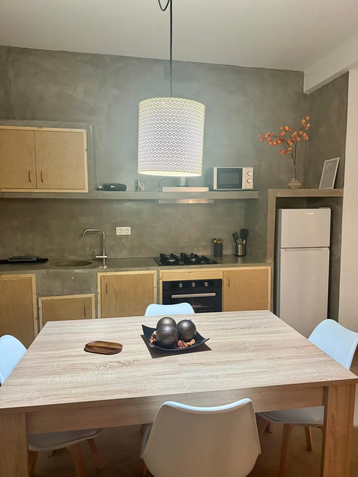Rosalía, Our soul in every corner — Full kitchen