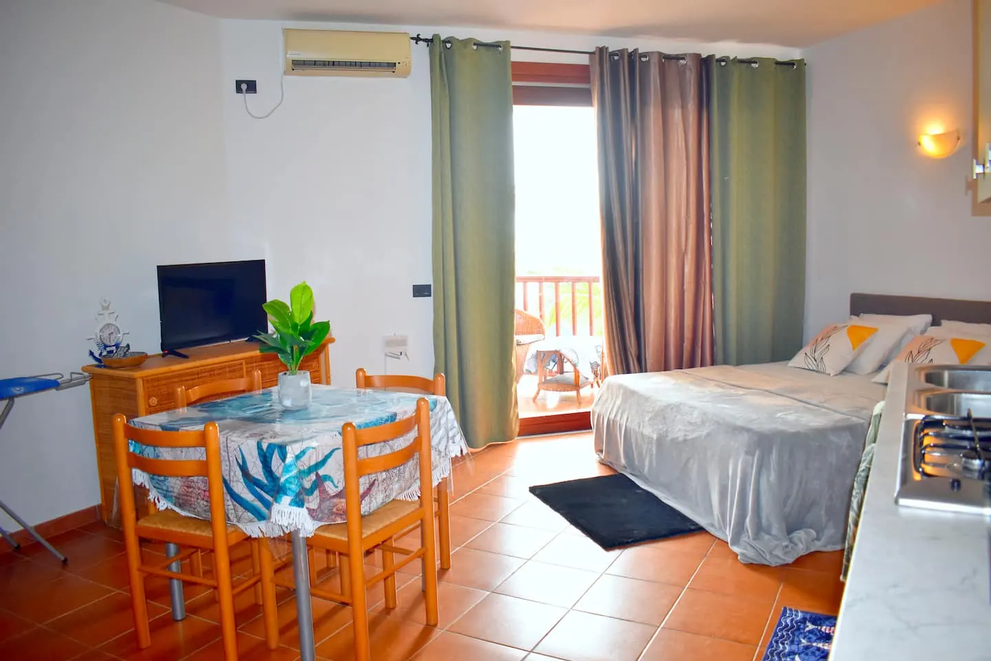 Porto Antigo 2 Studio - Balcony - OCEAN VIEW — Dining area