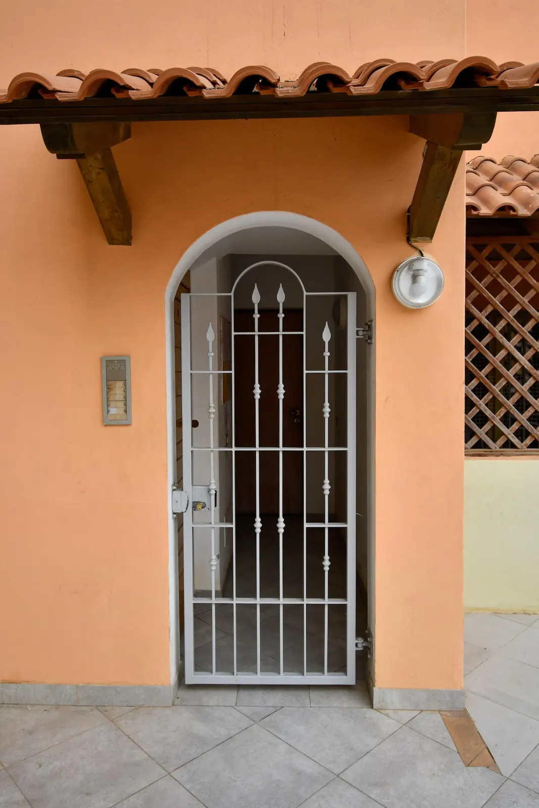 Cozy, sunny and central coconut apartment — Exterior
