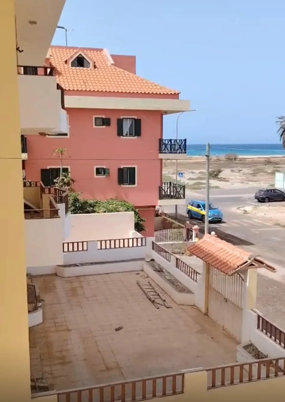 Holiday Properties Sea View Apartment — Balcony
