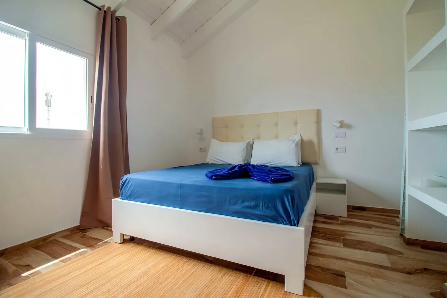 Oceanfront in Centre — Bedroom