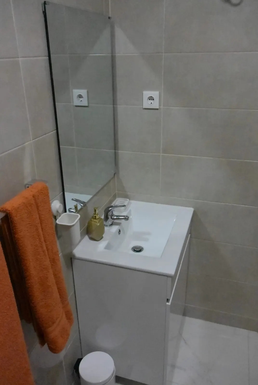 Casa Brothers no. 1 — Full bathroom