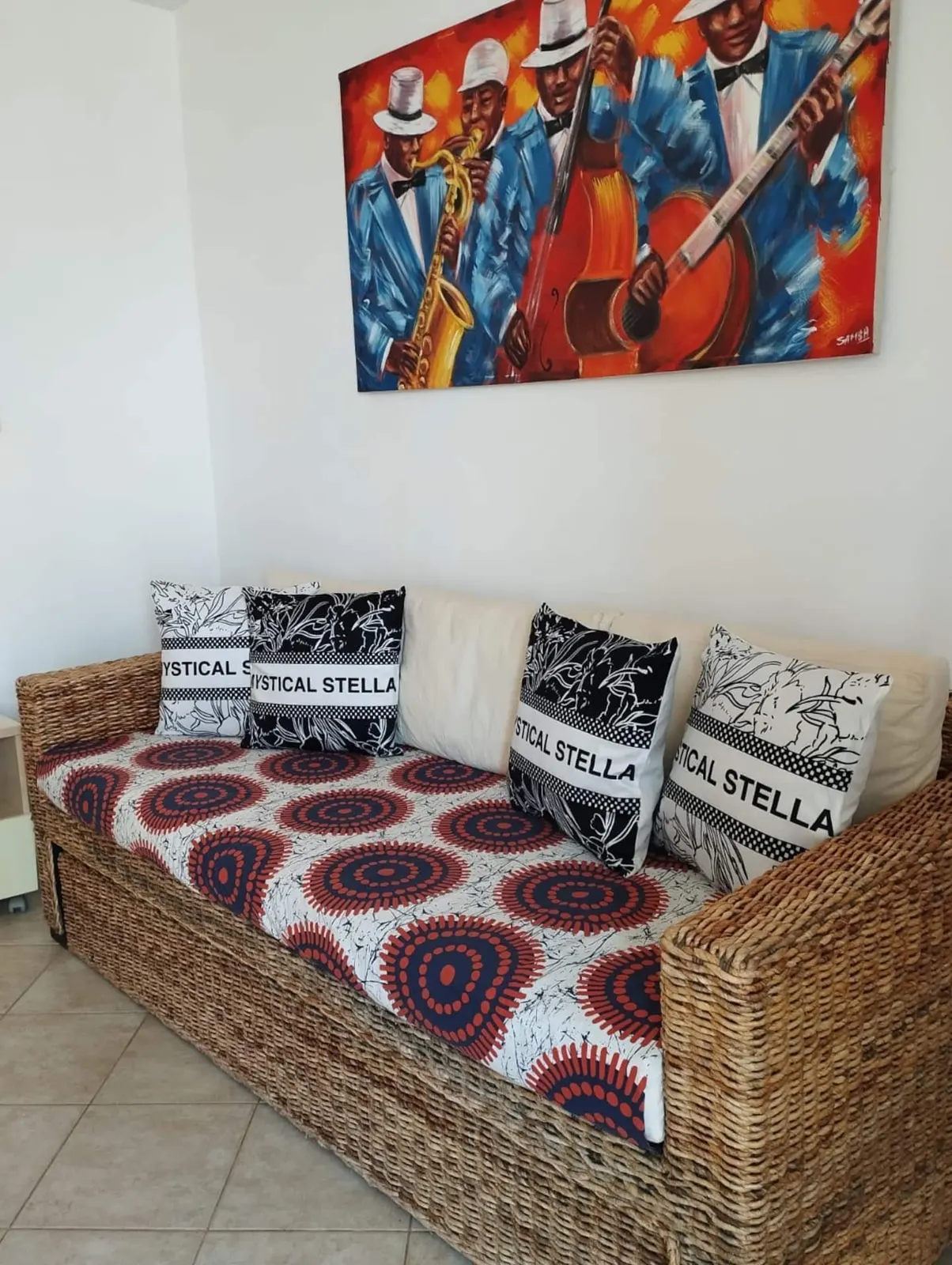 Holiday Properties Sea View Apartment — Living room