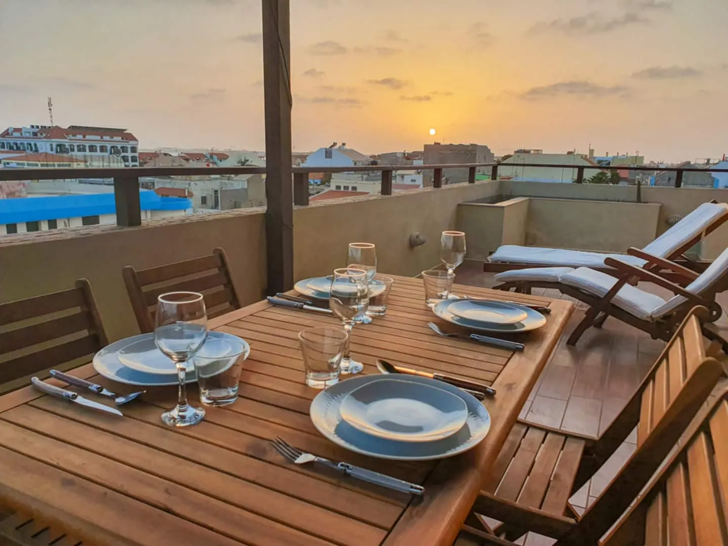 *Sal Cozy House* Penthouse | Wifi | Great location — Rooftop