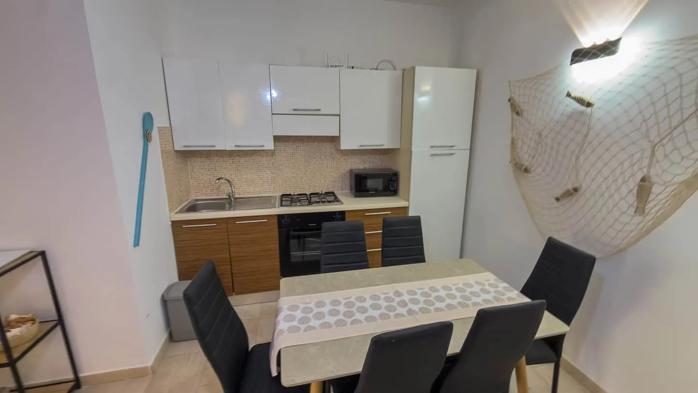 InkHouse C02 — Dining area