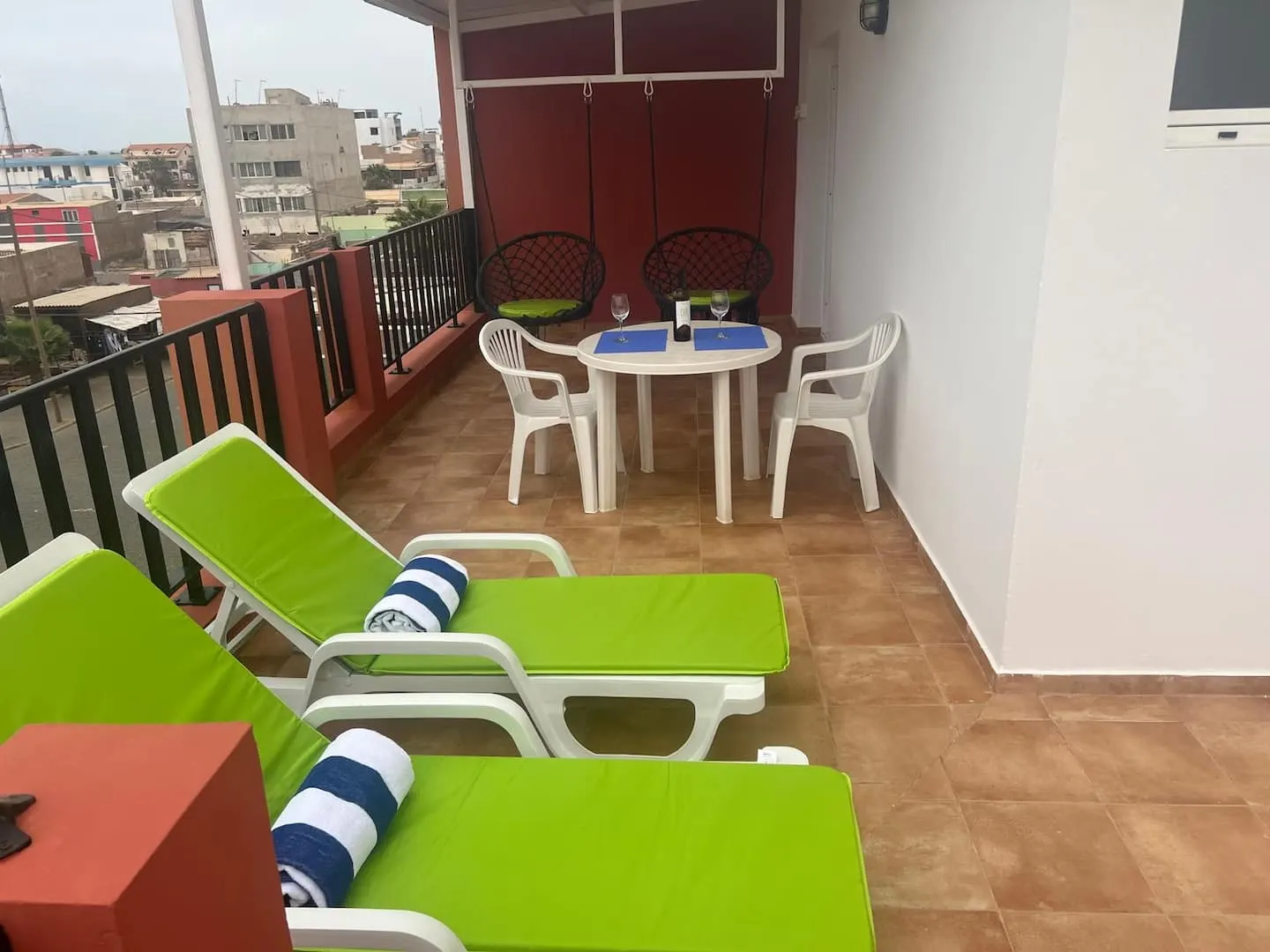 Franmay 8: One-bedroom Penthouse with terrace — Patio
