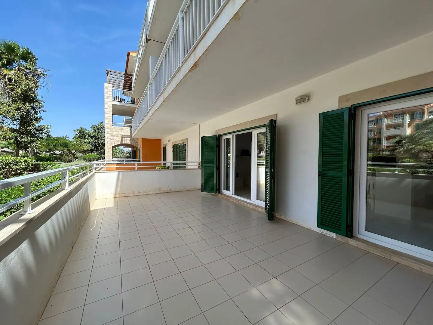 Good life is in Vila Verde Sal. — Balcony