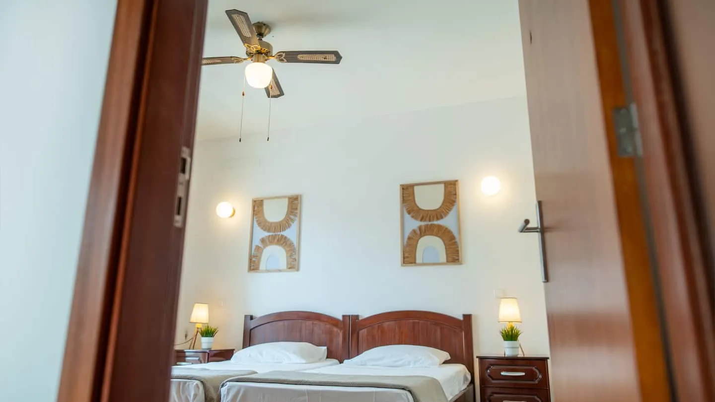 Coconut Houses Big 2 Room- 3min beach- AC- SmartTV — Bedroom 1