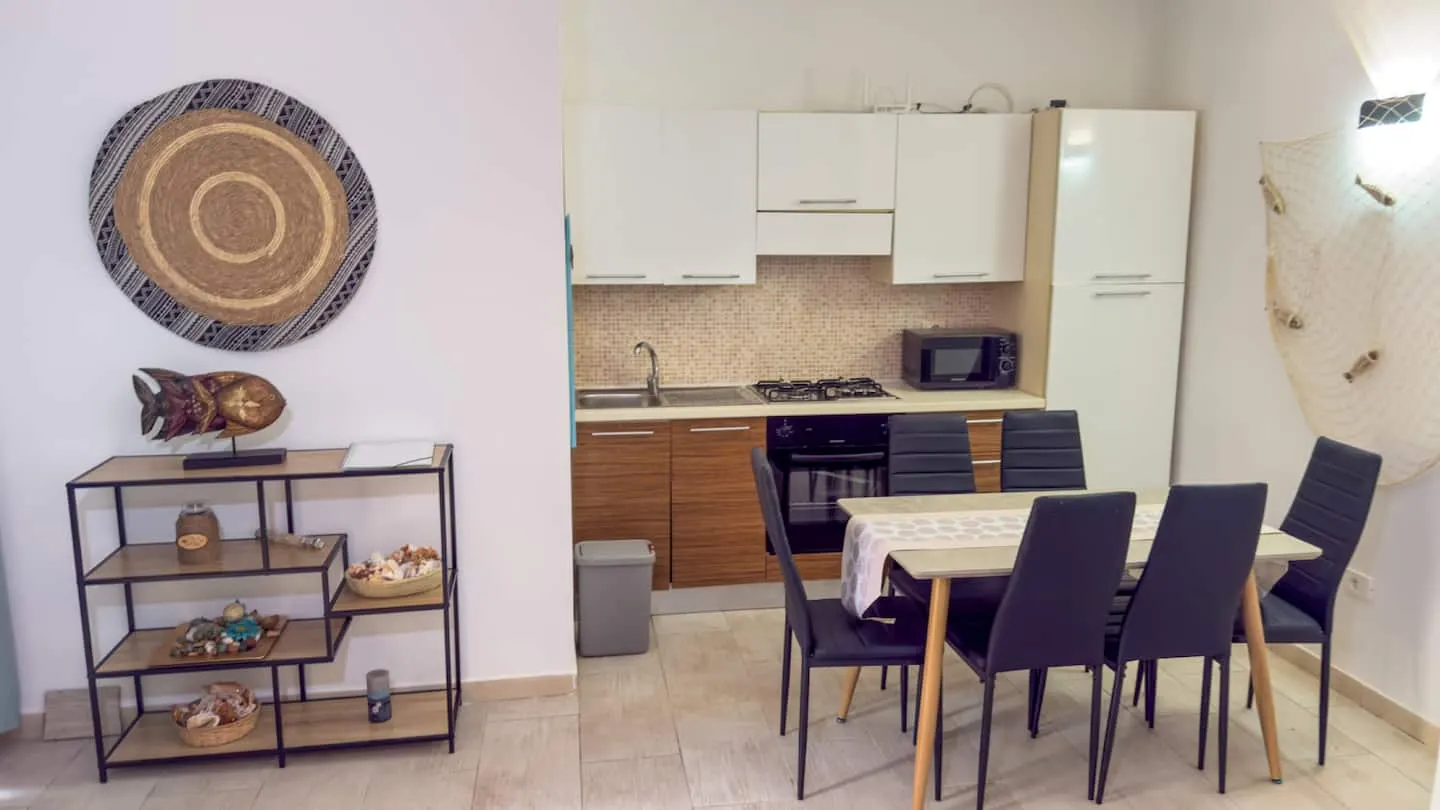 InkHouse C02 — Dining area