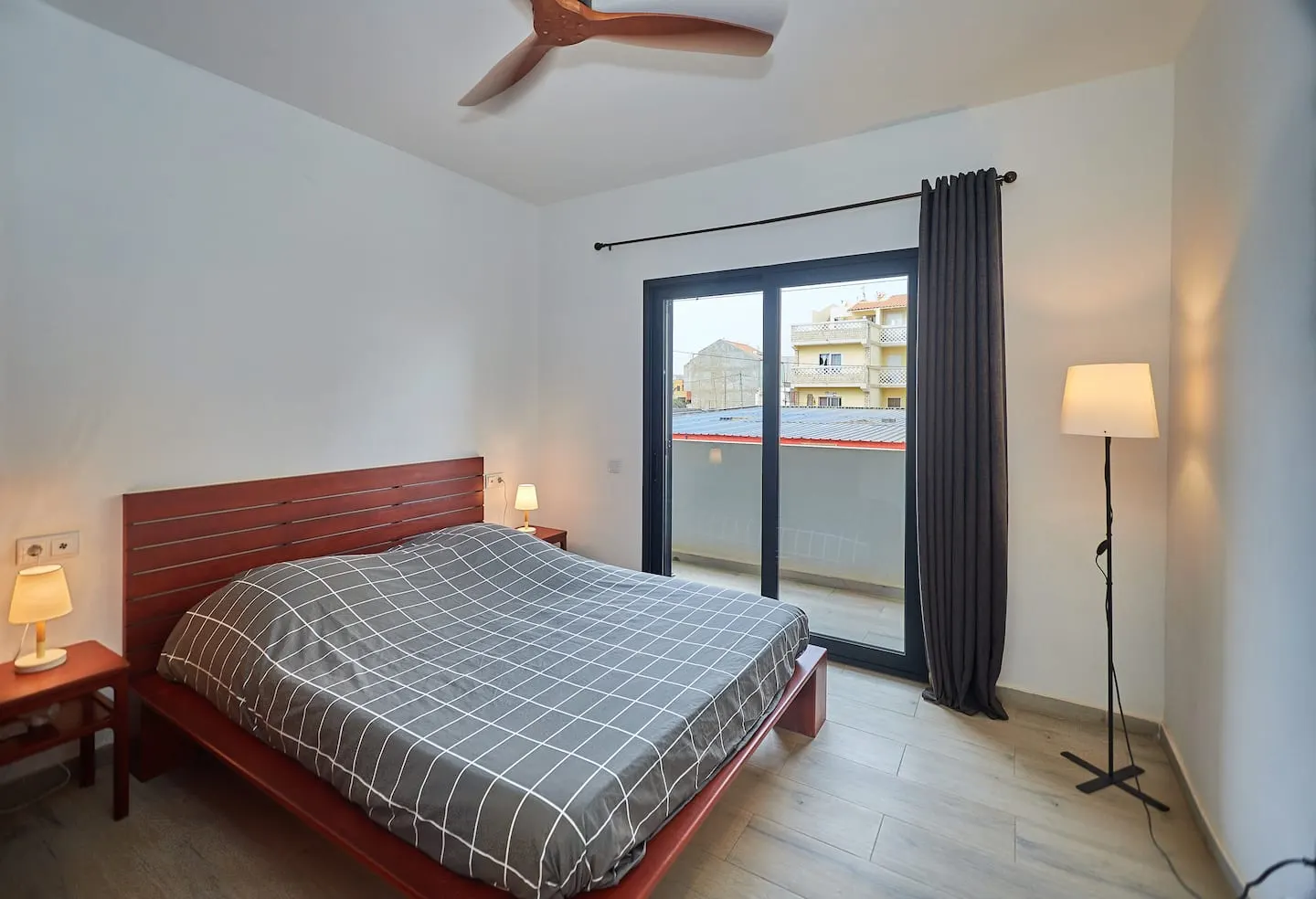 Modern escape near main street — Bedroom 1