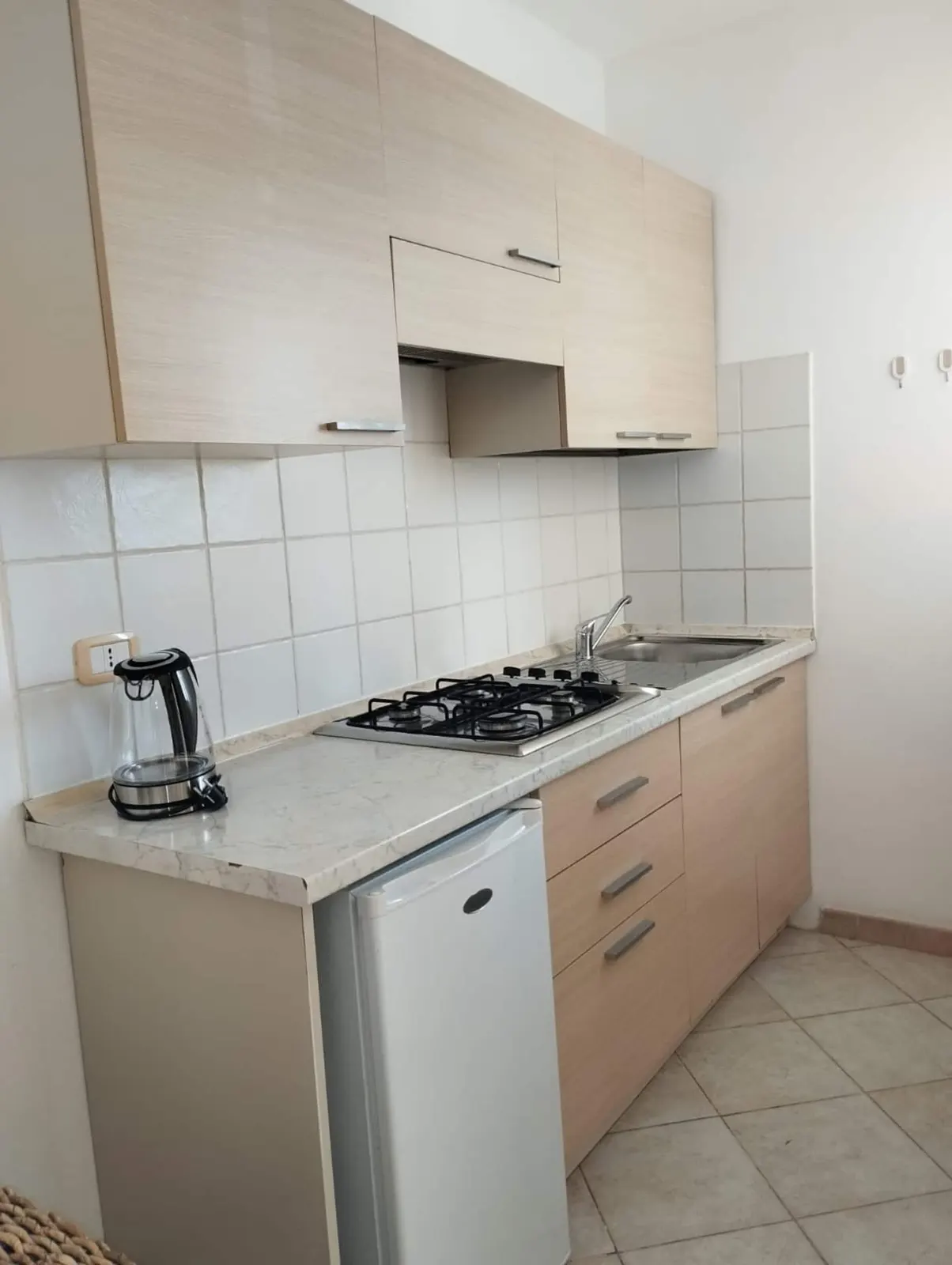 Holiday Properties Sea View Apartment — Full kitchen