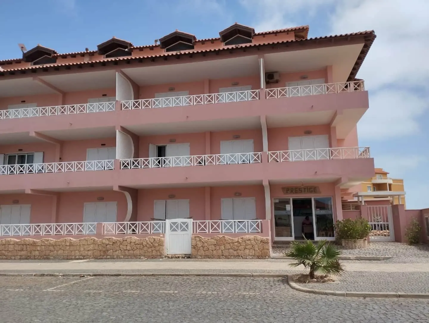 Holiday Properties Prestige Penthouse (Wi-Fi) — Exterior